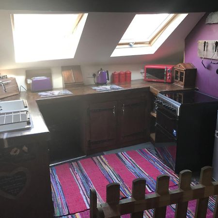Happy Hippy Apartment Скарбъро Екстериор снимка