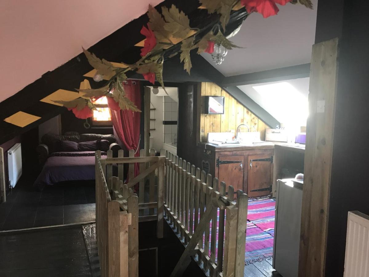Happy Hippy Apartment Скарбъро Екстериор снимка
