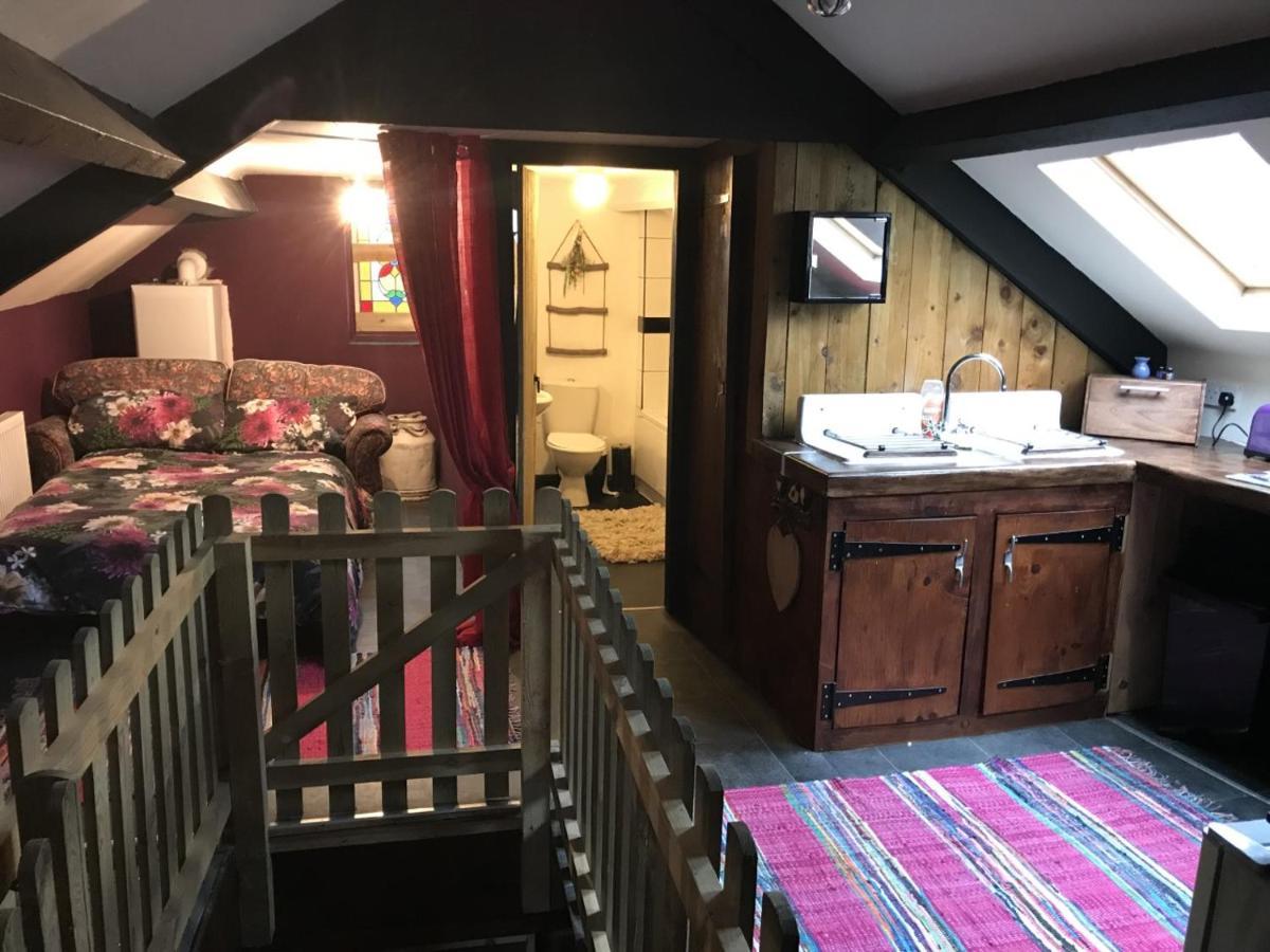 Happy Hippy Apartment Скарбъро Екстериор снимка